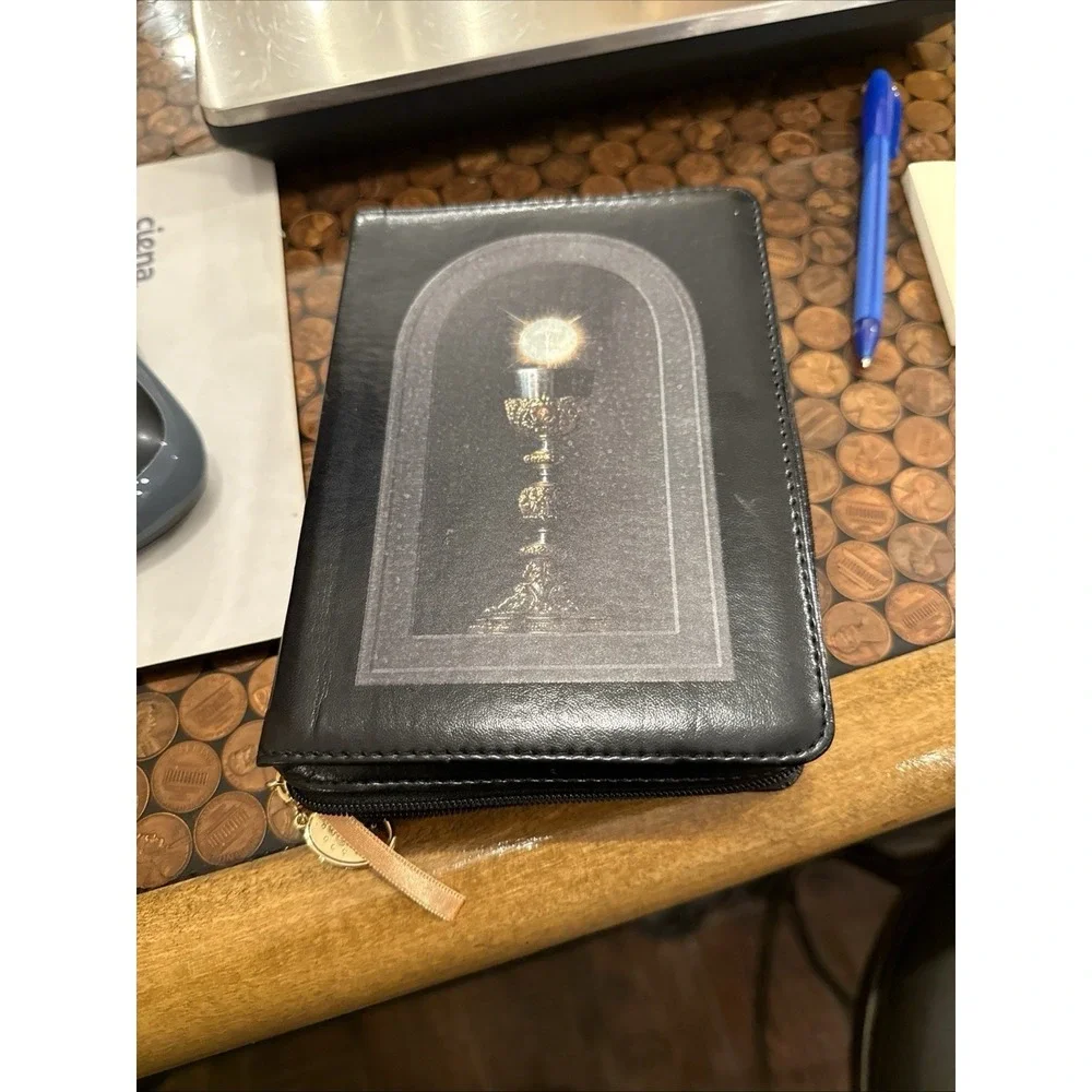 Oxford Holy Bible Revised NAB Leather Zipper‎ Gold Gilded Pages